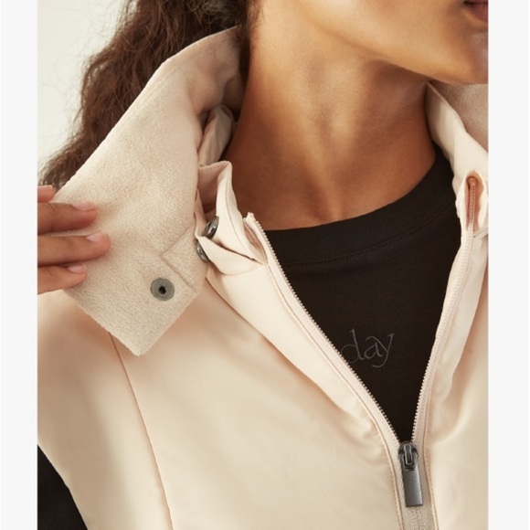 ADAY City Summits Vest in Sand size XS - Picture 4 of 9